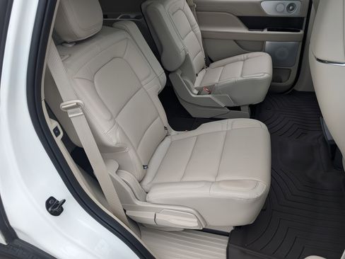 Used 2021 Lincoln Navigator Reserve w/ Luxury Package RWD image 16