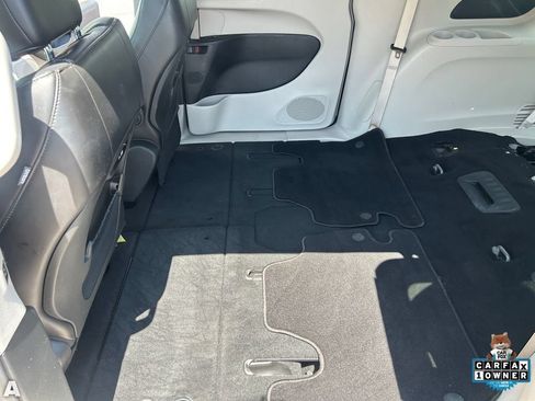 Certified 2024 Chrysler Pacifica Touring-L FWD image 16