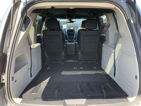 Used 2019 Dodge Grand Caravan SXT FWD image 11