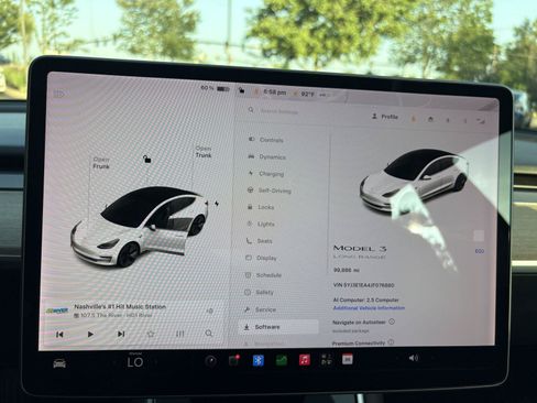 Used 2018 Tesla Model 3 Long Range RWD image 22