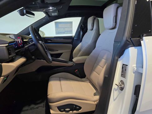 New 2025 Porsche Macan 4S Electric image 5