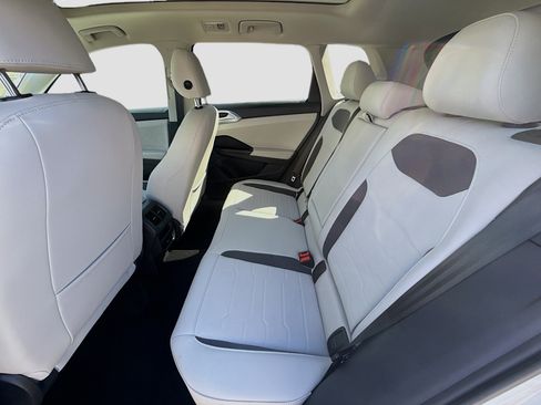 Used 2025 Volkswagen Taos SE image 25