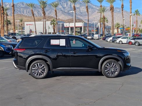 Used 2024 Nissan Pathfinder SL w/ SL Premium Package image 5