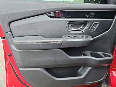 Certified 2023 Honda Pilot TrailSport image 13