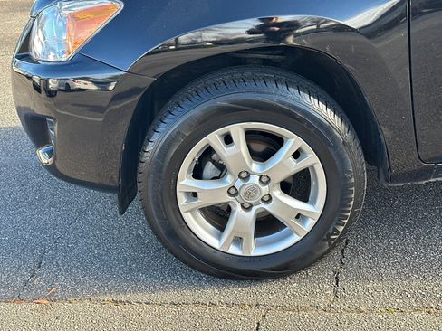Used 2011 Toyota RAV4 2WD image 11
