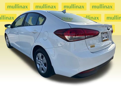Used 2017 Kia Forte LX image 8