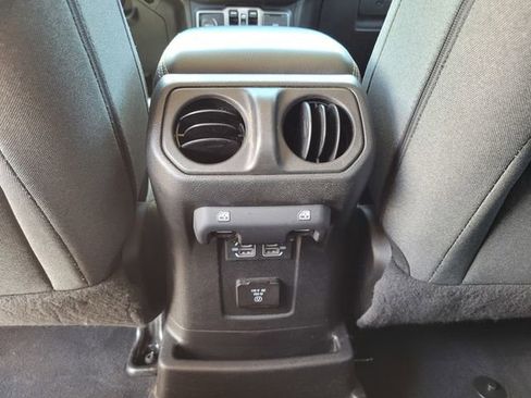 Used 2024 Jeep Wrangler Unlimited Sahara AWD/4WD image 17