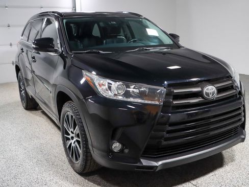 Used 2018 Toyota Highlander SE image 5