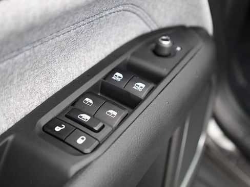 Used 2024 Jeep Compass Latitude image 18