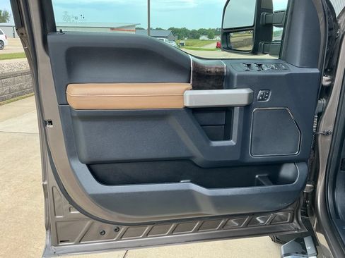 Used 2022 Ford F350 Lariat w/ Lariat Value Package AWD/4WD image 8