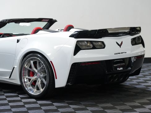 Used 2015 Chevrolet Corvette Z06 w/ 3LZ Preferred Equipment Group image 16