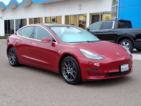 Used 2018 Tesla Model 3 Mid Range RWD image 4