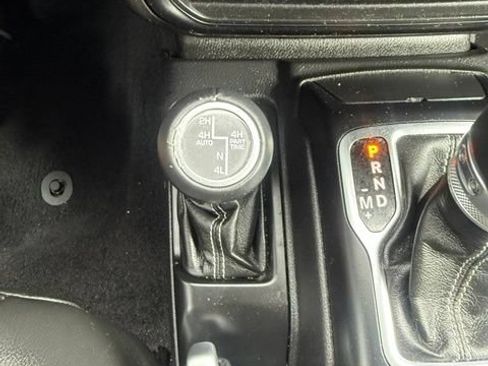 Used 2023 Jeep Wrangler Unlimited Sahara AWD/4WD image 11