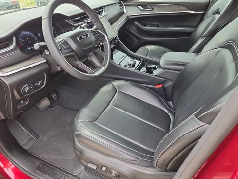 Used 2024 Jeep Grand Cherokee Limited w/ Luxury Tech Group II AWD/4WD image 10