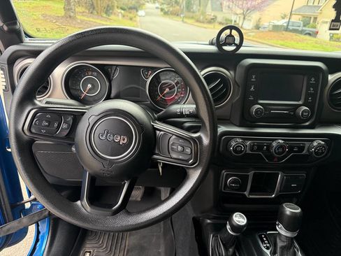 Used 2020 Jeep Gladiator Sport w/ Trailer Tow Package image 60