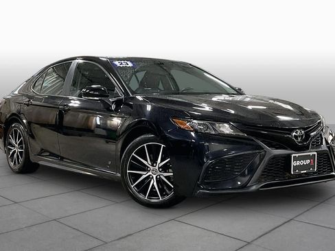 Used 2023 Toyota Camry SE w/ Cold Weather Package AWD/4WD image 3