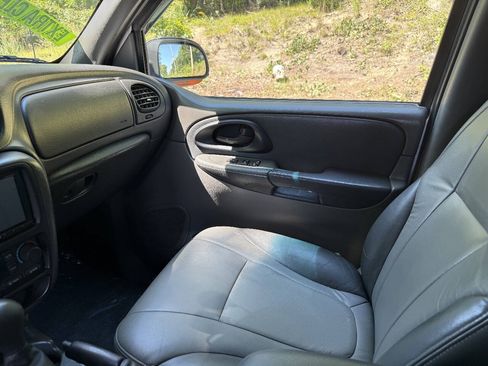 Used 2004 Chevrolet TrailBlazer LT w/ LT Preferred Equipment Group AWD/4WD image 13
