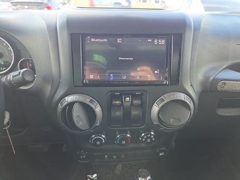 Used 2016 Jeep Wrangler Sport w/ Quick Order Package 24S AWD/4WD image 20
