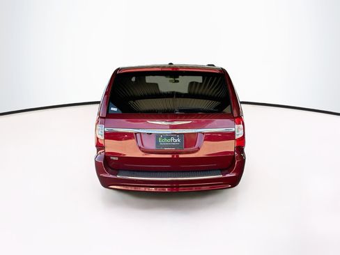 Used 2013 Chrysler Town & Country Touring FWD image 7
