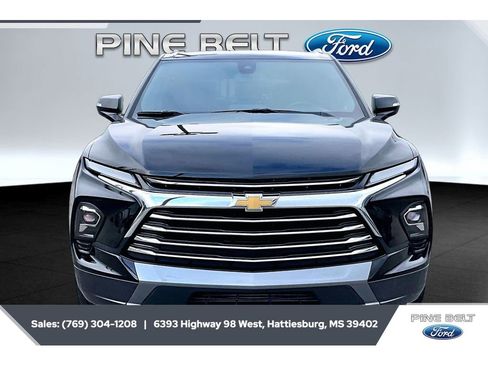 Used 2025 Chevrolet Blazer Premier w/ Enhanced Convenience Package AWD/4WD image 3