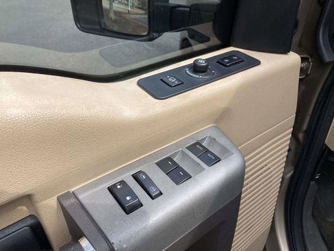 Used 2014 Ford F250 Lariat w/ Lariat Interior Package image 12