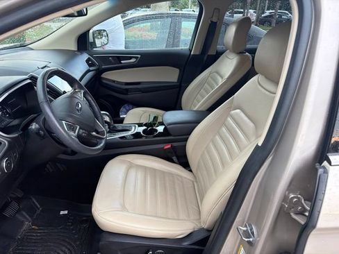 Used 2018 Ford Edge SEL w/ Equipment Group 201A FWD image 3