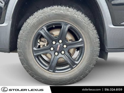 Used 2022 GMC Acadia AT4 w/ Technology Package AWD/4WD image 10