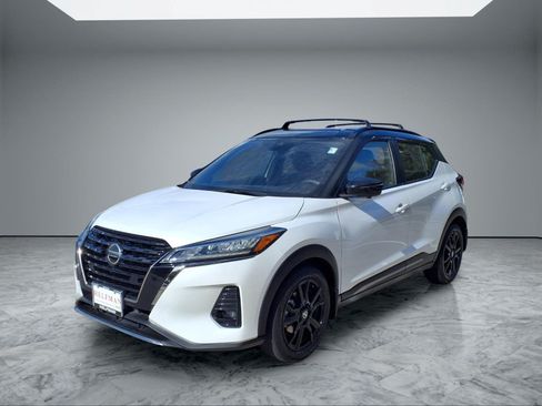 Used 2021 Nissan Kicks SR w/ Interior Electronics Package FWD image 3