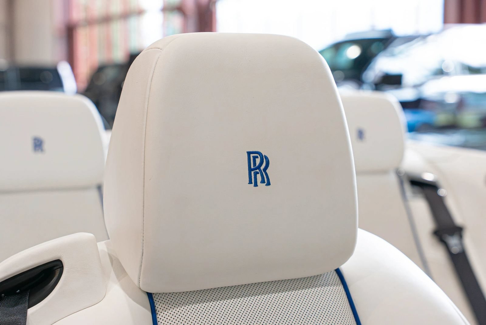 Used 2017 Rolls-Royce Dawn RWD image 32