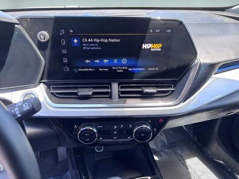 Used 2025 Chevrolet Trax LT w/ LT Convenience Package FWD image 23