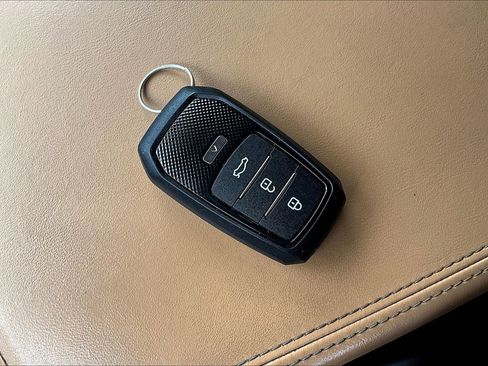 Used 2023 Kia Carnival EX FWD image 36