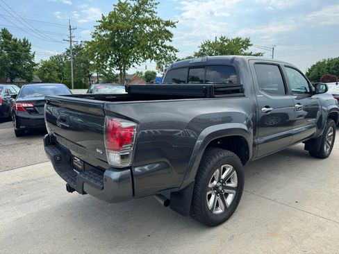 Used 2016 Toyota Tacoma Limited image 4