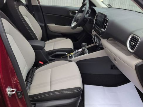 Used 2024 Hyundai Venue SEL image 29