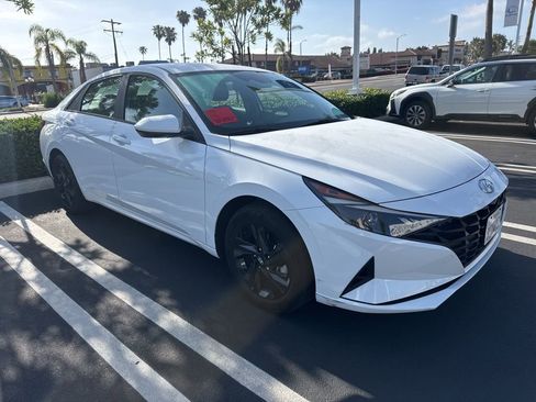 Used 2022 Hyundai Elantra Blue image 2