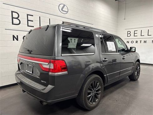 Used 2015 Lincoln Navigator 4WD image 3