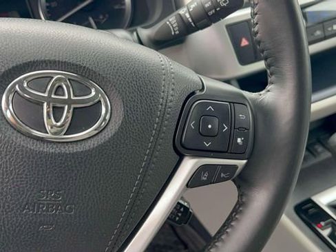 Used 2019 Toyota Highlander XLE AWD/4WD image 24