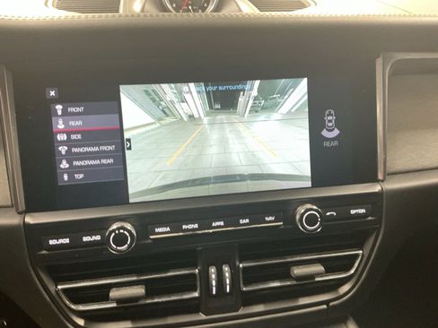 Used 2020 Porsche Macan Turbo image 22