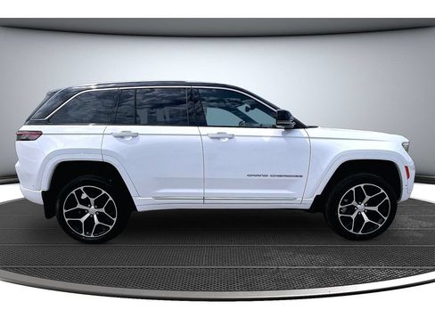 Used 2023 Jeep Grand Cherokee Summit AWD/4WD image 15
