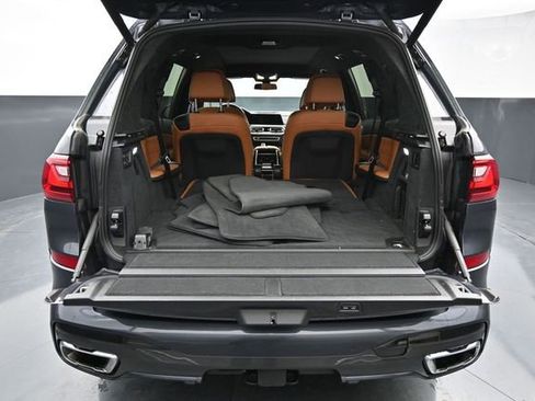 Used 2021 BMW X7 xDrive40i w/ M Sport Package AWD/4WD image 9