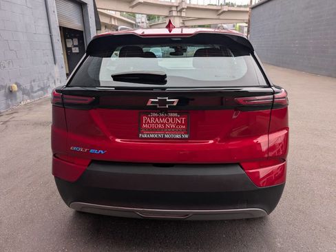 Used 2023 Chevrolet Bolt EUV LT FWD image 4