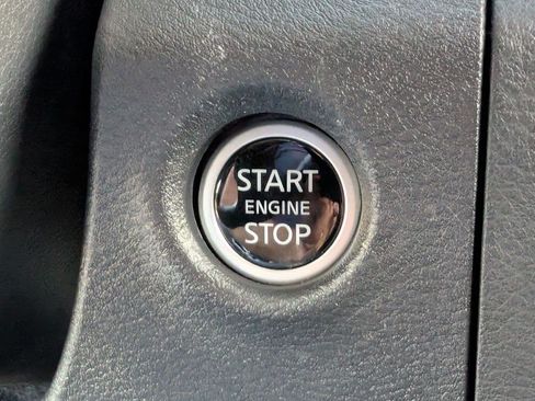 Used 2025 Nissan Frontier SV RWD image 17
