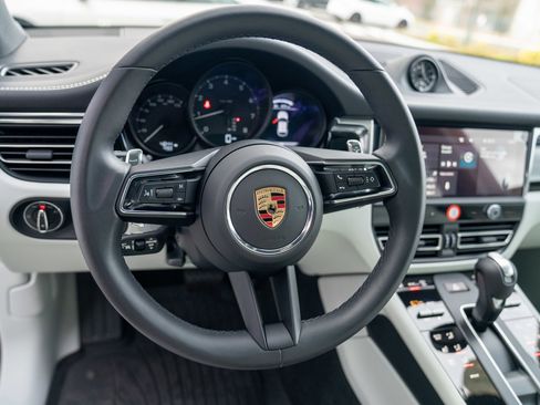 Certified 2025 Porsche Macan image 14