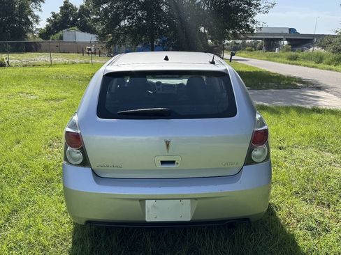 Used 2009 Pontiac Vibe w/ Preferred Package FWD image 7