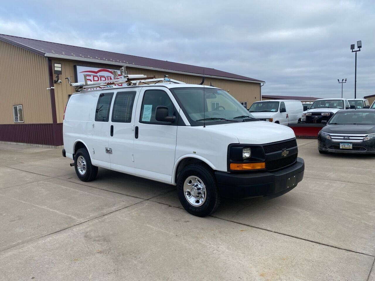 Used 2015 Chevrolet Express 2500 RWD image 2