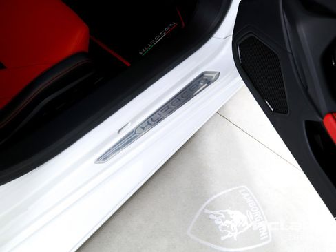 Used 2020 Lamborghini Huracan EVO image 21