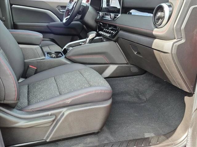 Certified 2025 Chevrolet Colorado Z71 w/ Technology Package AWD/4WD image 28