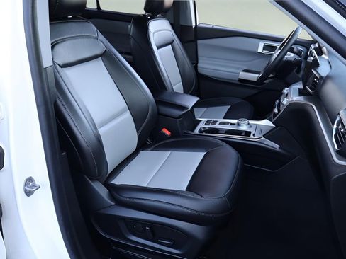 Used 2022 Ford Explorer XLT w/ Equipment Group 202A image 15