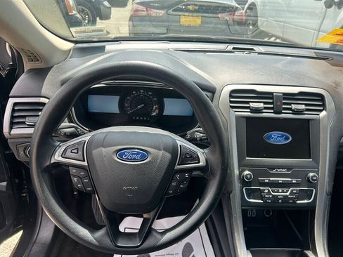 Used 2020 Ford Fusion SE FWD image 13