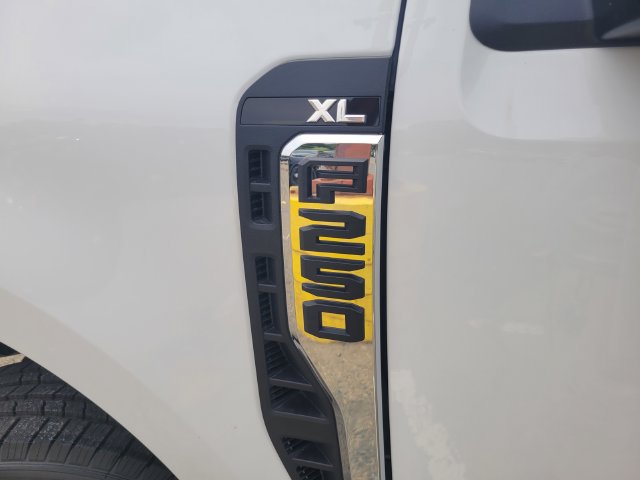 New 2026 Ford F250 XL w/ XL Chrome Package AWD/4WD image 15