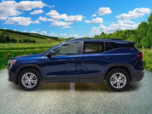 Used 2023 GMC Terrain SLE w/ Driver Convenience Package FWD image 3